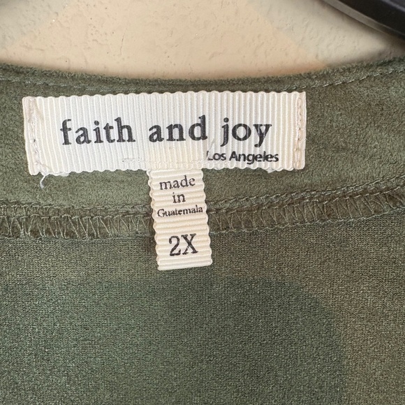 Faith and Joy Green Faux Suede Sleeveless Open Front Cardigan with Fringe Hem - Picture 11 of 16